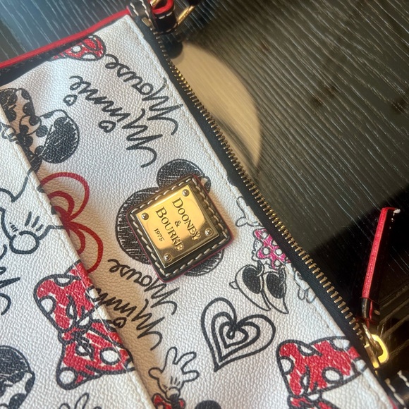 Disney Dooney & Bourke Minnie Mouse Bows and Hearts Crossbody Bag - Picture 8 of 10